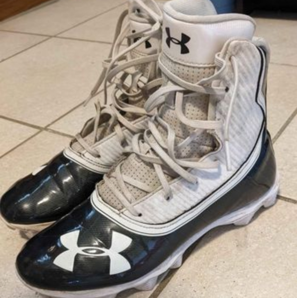 Men's size 7.5 Under Armour high-top football cleats